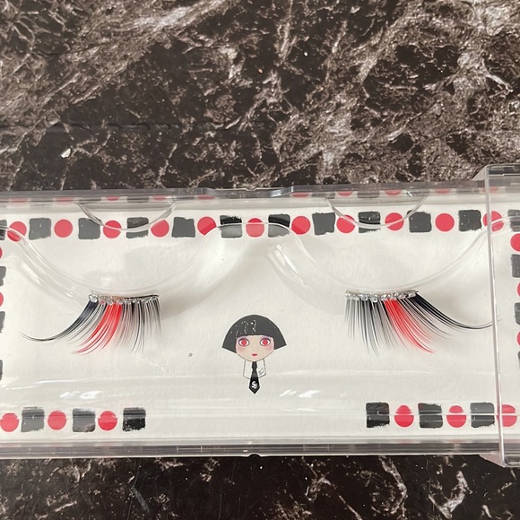 Karl Lagerfeld for Shu Uemura Karl for Shu Mini Eyelashes - Picture 2 of 3